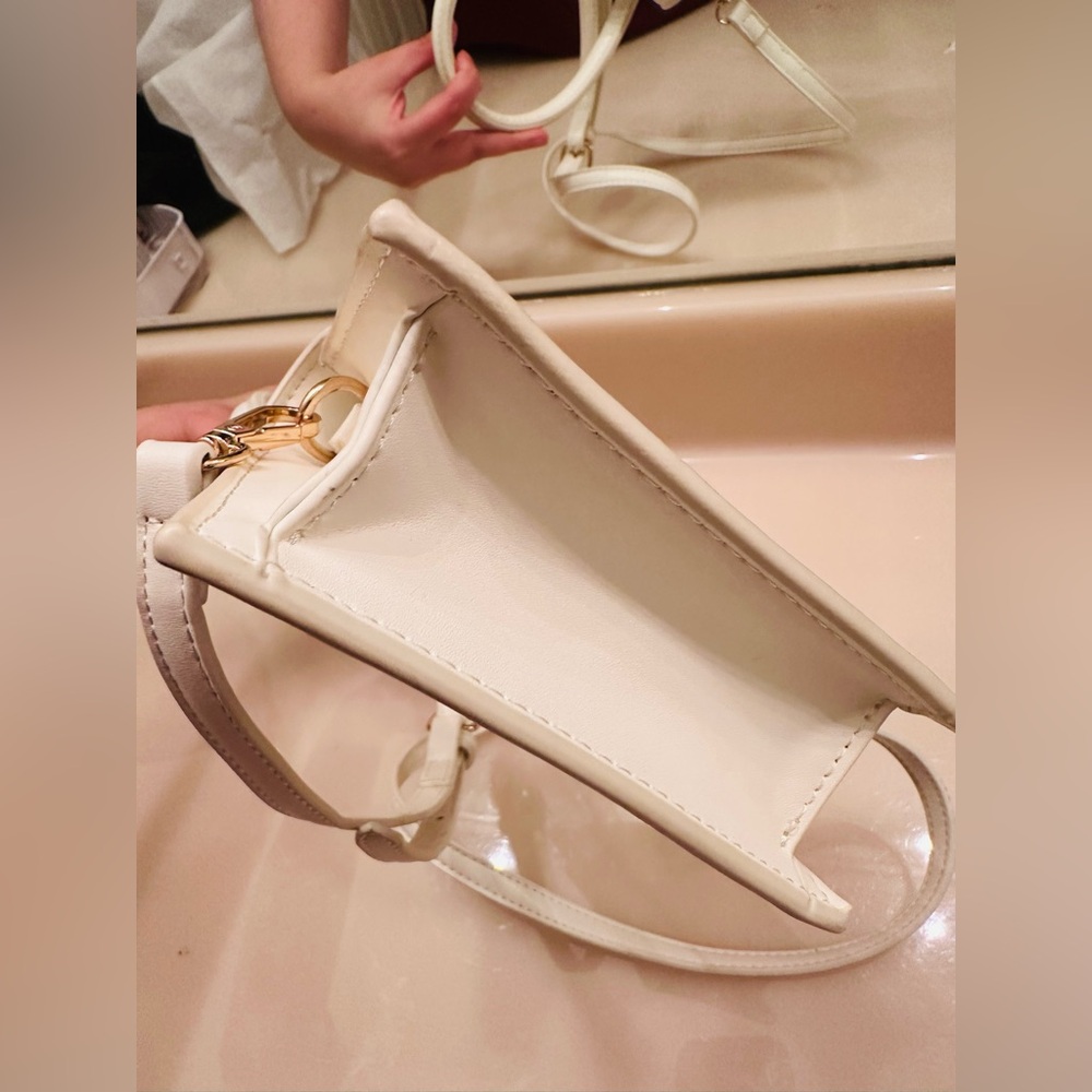 Le Chiquito mini top handle bag in white leather. - Picture 7 of 9